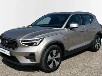 Usado Volvo XC40 Plus 211 CV (155 kW) 2023 Amarillo SUV