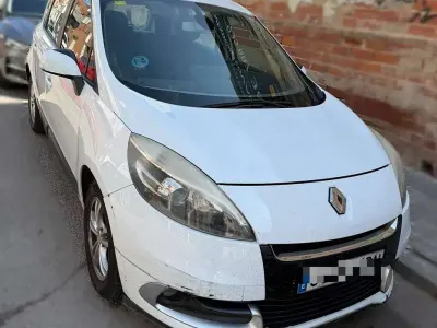Usado Renault Scénic III Life 116 CV (85 kW) 2013 Blanco Monovolumen
