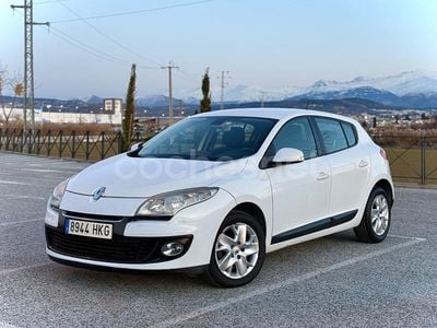 Usado Renault Mégane Dynamique 110 CV (80 kW) 2012 Blanco Berlina