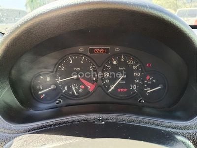 Usado Peugeot 206 110 CV (80 kW) 2003 Negro Descapotable