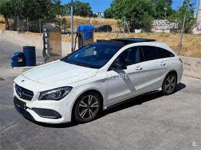 Usado Mercedes CLA200 Shooting Brake AMG line 156 CV (114 kW) 2017 Blanco Familiar