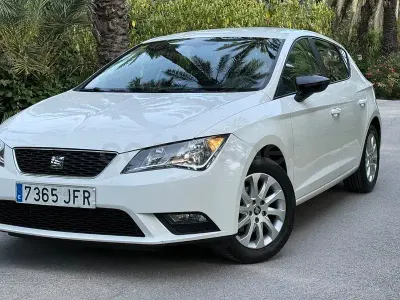 Usado Seat Leon I-Tech 105 CV (77 kW) 2015 Blanco Berlina
