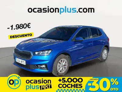 Usado Skoda Fabia Selection 95 CV (69 kW) 2025 Azul Berlina