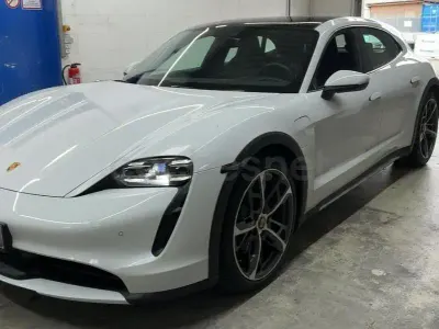 Usado Porsche Taycan 4 Cross Turismo Cross Turismo 350 kW (476 CV) 2022 Eléctrico Familiar