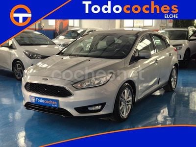 Gris / plata Usado 2016 Ford Focus Trend Berlina | 10.699 € (Precio justo)