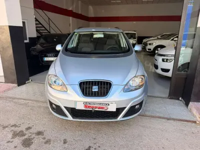 Usado Seat Altea Reference 105 CV (77 kW) 2010 Gris / plata Monovolumen