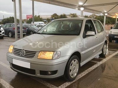 Gris / plata Usado 2001 VW Polo Trendline Berlina | 3999 €