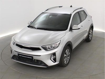 Gris plata Usado 2024 Kia Stonic SUV | 20.420 € (Un poco caro)