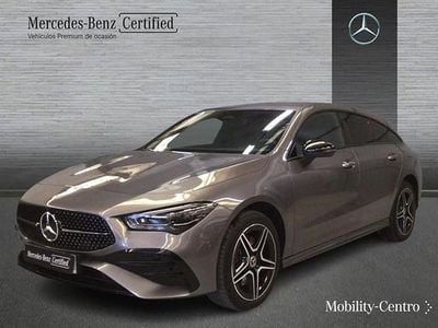 Mountaingrau met. Usado 2024 Mercedes CLA250 AMG line Berlina | 42.900 €