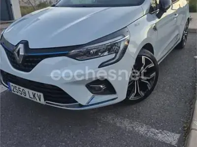 Begagnad Renault Clio V 140 HK (102 kW) 2020 Vit Sedan