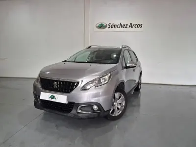Usado Peugeot 2008 Style 100 CV (73 kW) 2017 Gris SUV