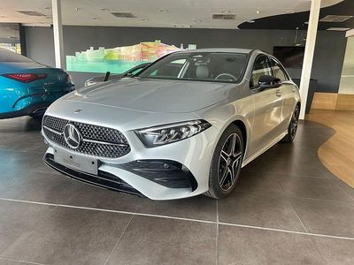 Gris Usado 2024 Mercedes A180 Berlina | 50.057 €