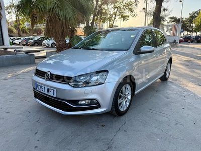 Usado VW Polo Advance 90 CV (66 kW) 2014 Gris / plata Berlina