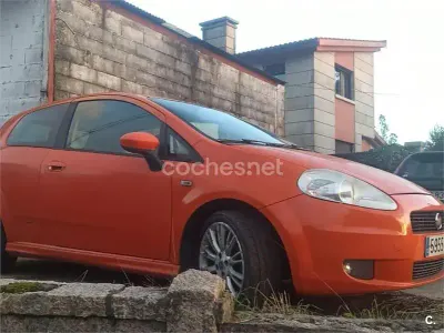 Usado Fiat Grande Punto Sport 130 CV (95 kW) 2006 Rojo Utilitario