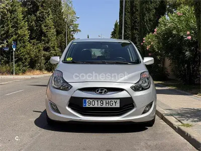 Usado Hyundai ix20 Comfort 115 CV (84 kW) 2011 Gris / plata Utilitario