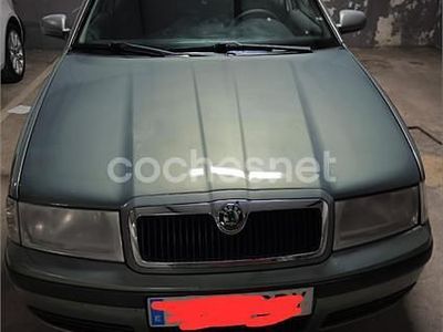 Beige Usado 2001 Skoda Octavia Elegance Berlina | 2600 €