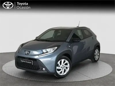 Begagnad Toyota Aygo X Play 72 HK (52 kW) 2025 Grå SUV