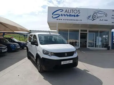 Usado Peugeot Rifter Active 102 CV (75 kW) 2022 Blanco Monovolumen