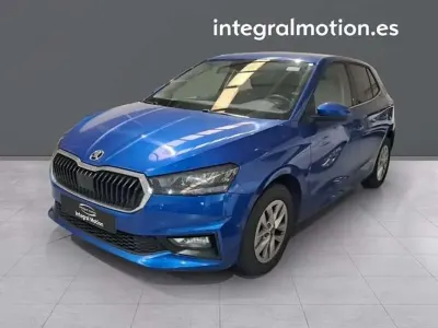 Usado Skoda Fabia Selection 95 CV (69 kW) 2025 Gris Utilitario