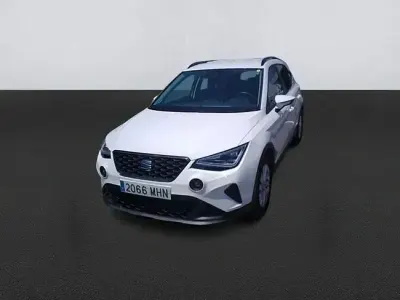 Usado Seat Arona Style 110 CV (80 kW) 2023 Blanco SUV