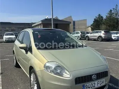 Usado Fiat Grande Punto Emotion 120 CV (88 kW) 2006 Verde Utilitario