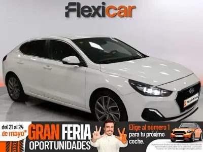 Usado Hyundai i30 120 CV (88 kW) 2018 Blanco Berlina