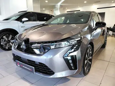 Usado Mitsubishi Colt 90 CV (66 kW) 2025 Gris / plata Utilitario