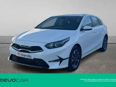 Käytetty Kia Ceed 101 HP (74 kW) 2025 Valkoinen Viistoperä