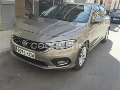 Usado Fiat Tipo Easy 95 CV (69 kW) 2018 Beige Berlina