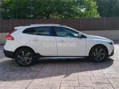 Usado Volvo V40 CC Kinetic 115 CV (84 kW) 2015 Blanco Familiar