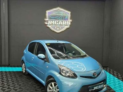 Usado Toyota Aygo City 68 CV (50 kW) 2014 Azul Utilitario