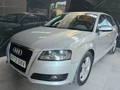 Usado Audi A3 Attraction 105 CV (77 kW) 2010 Gris / plata Utilitario