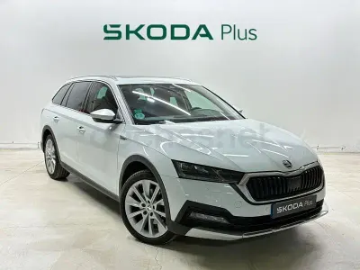 Usado Skoda Octavia Scout 4x4 150 HP (110 kW) 2022 Cinzento Carrinha