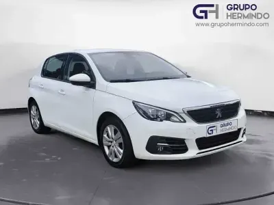 Usado Peugeot 308 Active 100 CV (73 kW) 2020 Blanco Berlina