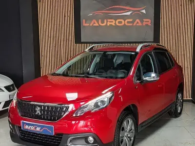 Usado Peugeot 2008 Style 100 CV (73 kW) 2017 Granate SUV
