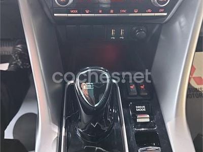 Gris / plata Usado 2022 Mitsubishi Eclipse Cross SUV | 32.000 €