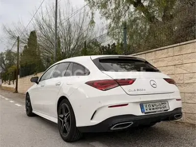 Usado Mercedes CLA200 Shooting Brake 150 CV (110 kW) 2023 Blanco Familiar