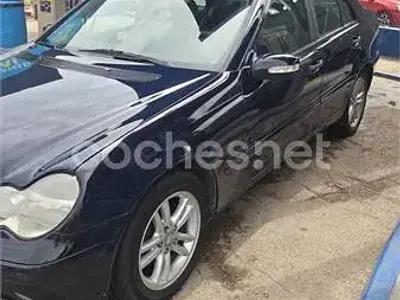 Usado Mercedes C200 Avantgarde 116 CV (85 kW) 2001 Azul Familiar