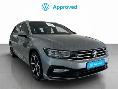 Usado VW Passat R-line 150 CV (110 kW) 2024 Gris Familiar