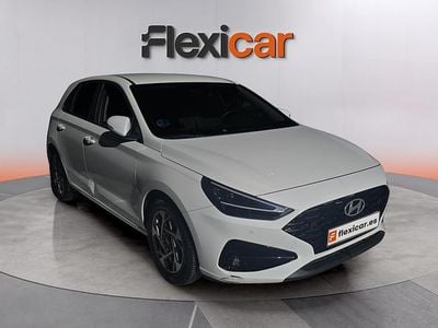 Usado Hyundai i30 120 CV (88 kW) 2024 Blanco Berlina