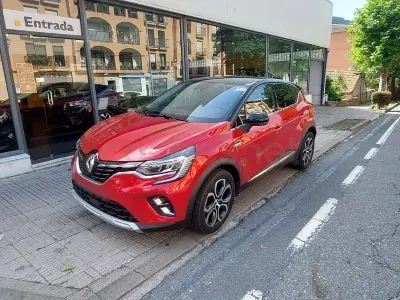 Usado Renault Captur Zen 100 CV (73 kW) 2022 Rojo SUV