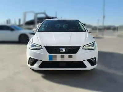 Usado Seat Ibiza Style Plus 110 CV (80 kW) 2022 Blanco Utilitario