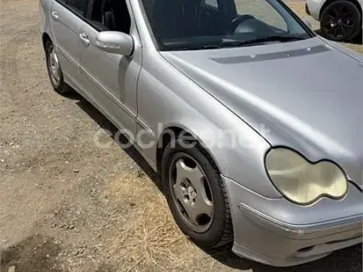 Usado Mercedes C240 Avantgarde 170 CV (125 kW) 2002 Gris / plata Berlina