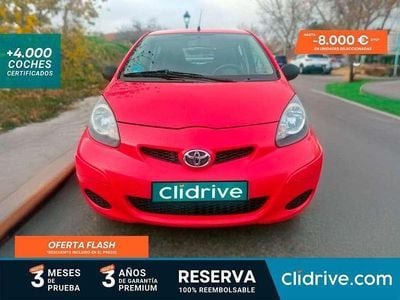 Usado Toyota Aygo Live 68 CV (50 kW) 2010 Rojo Utilitario