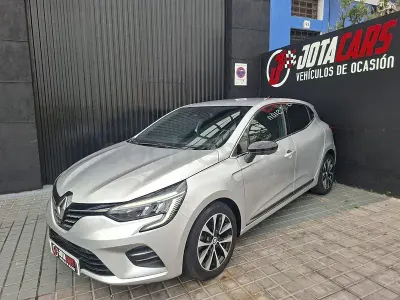 Usado Renault Clio V Techno 90 CV (66 kW) 2023 Gris / plata Berlina