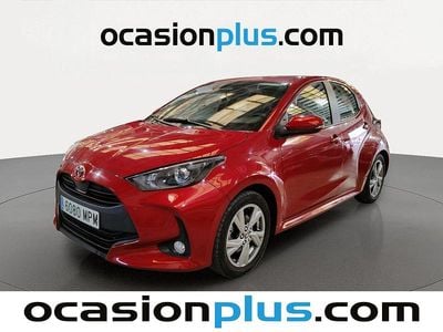 Usado Toyota Yaris Hybrid Active 116 CV (85 kW) 2024 Rojo Utilitario