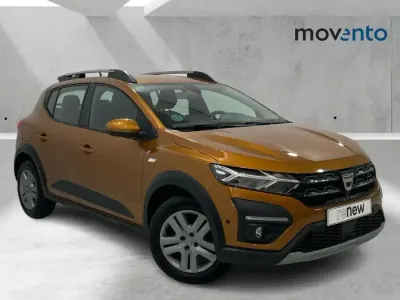 Usado Dacia Sandero Comfort 91 CV (66 kW) 2022 Naranja Berlina