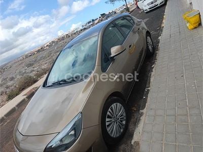 Usado Opel Astra Selective 140 CV (102 kW) 2013 Granate Berlina