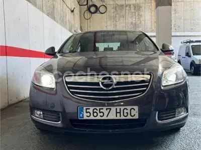 Usado Opel Insignia Cosmo 130 CV (95 kW) 2011 Gris / plata Berlina