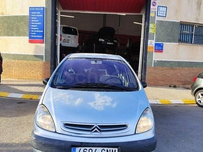 Gris / plata Usado 2003 Citroën Xsara Picasso Monovolumen | 2500 € (Precio justo)